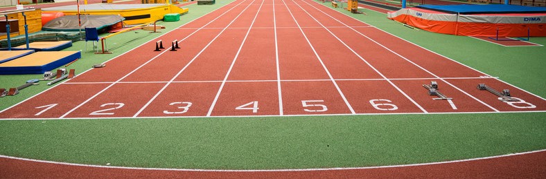 Schülerinnen am Klavier