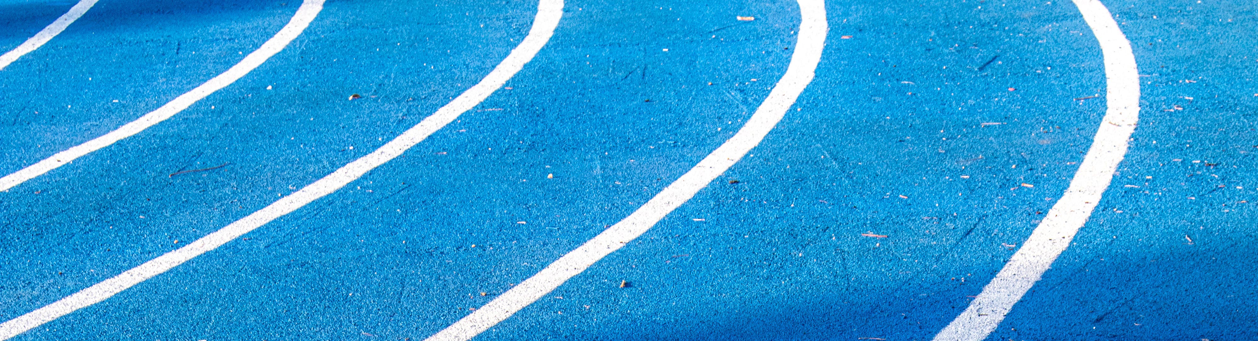 Schülerinnen am Klavier