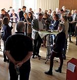 Zum Resumee und Ausblick versammelten sich die Teilnehmerinnen und Teilnhemer in der Aula.